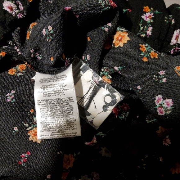 BCBGeneration Chic Black Floral Blouse - Picture 9 of 10